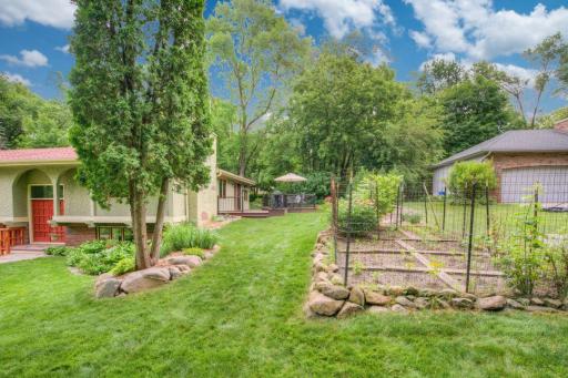 5645_Grant_Lorenz_Rd_Shorewood-27-original-Side_Yard_1080.jpg