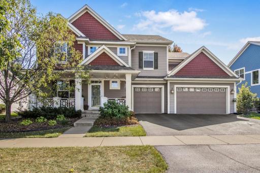 Move right in and enjoy this stunning 2-story in the heart of the Evermoor Glendalough Neighborhood in Rosemount