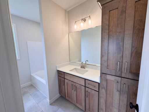 Main floor Full Bath Room