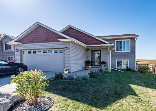 Photo for 4929 Castleview Drive NW, Rochester, MN 55901 - listing #6802709 4929 Castleview Drive NW, Rochester, MN 55901