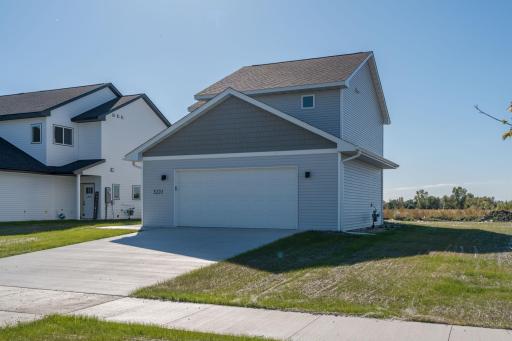 3221 Bassett Drive, Mankato, MN 56001