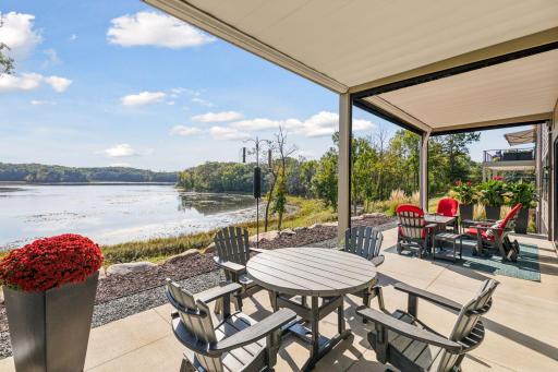 Patio & Retractable Phantom Screen Porch