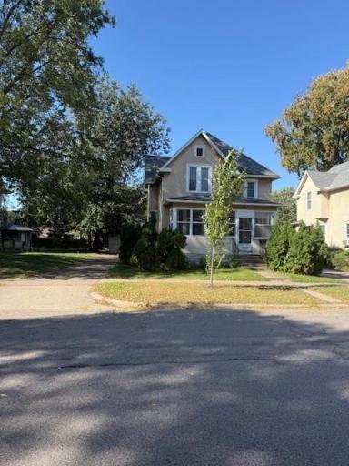 389 Osceola Avenue S, Saint Paul, MN 55102