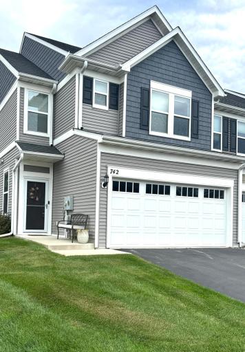 742 Maggie Way, Chanhassen, MN 55317