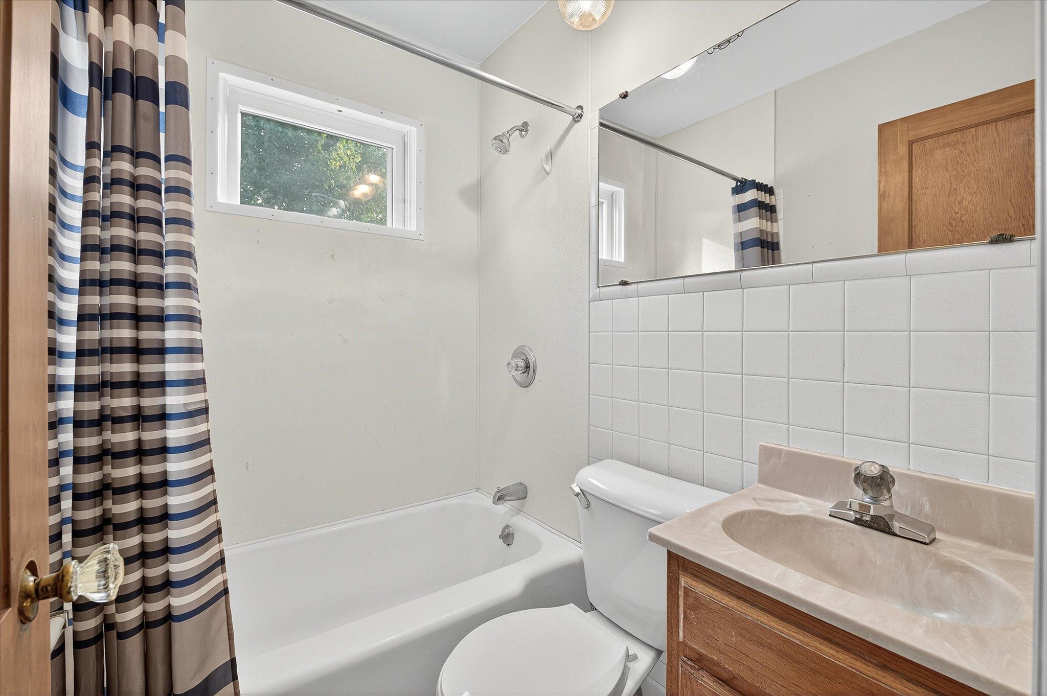 17-8519 Stevens Ave-17.jpg