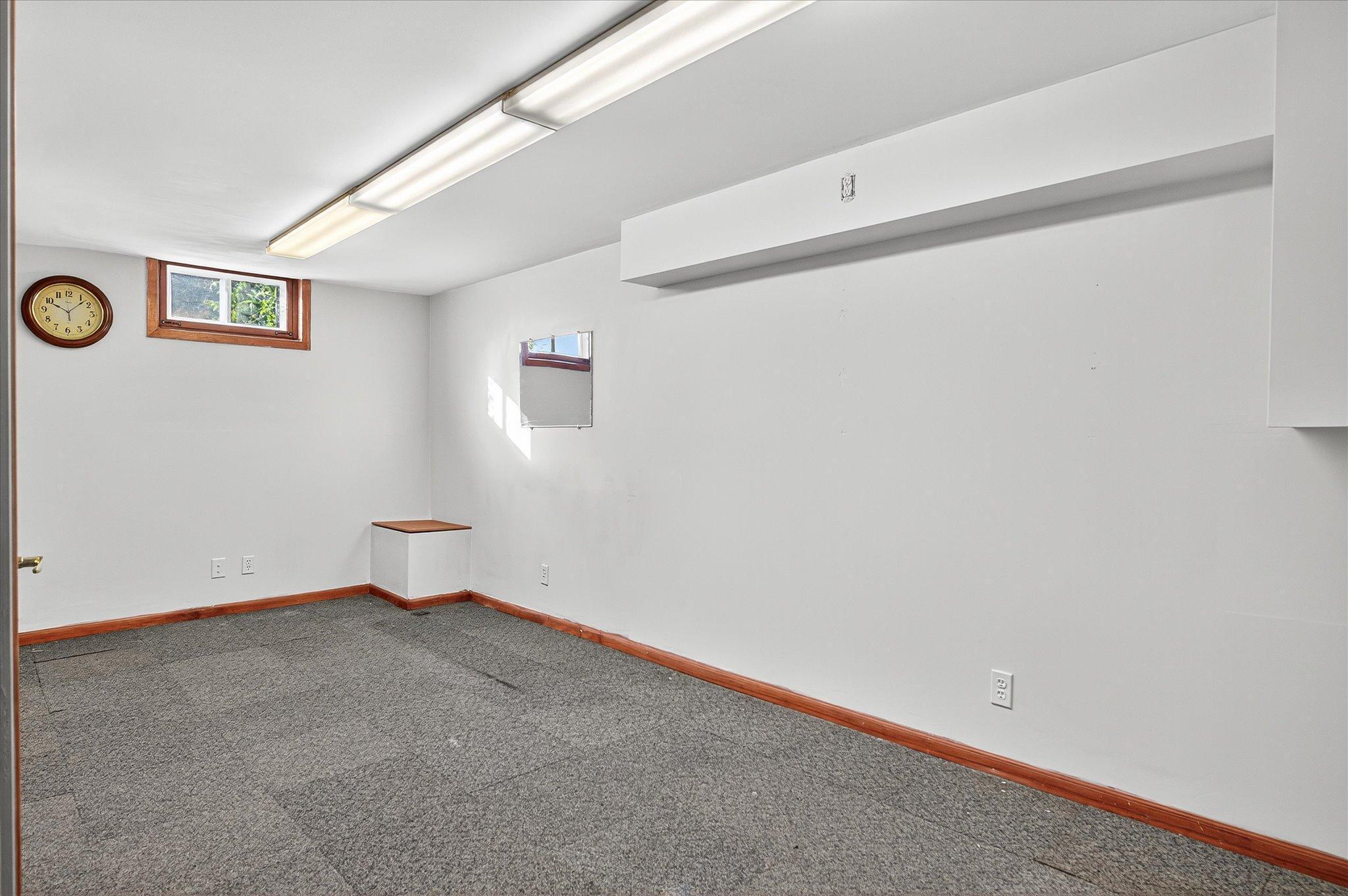 22-8519 Stevens Ave-22.jpg