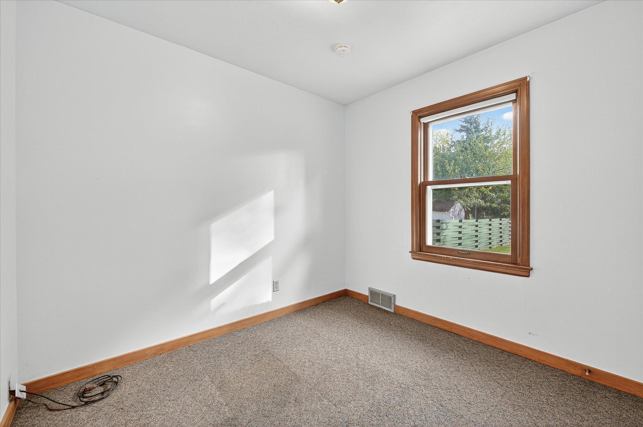 18-8519 Stevens Ave-18.jpg