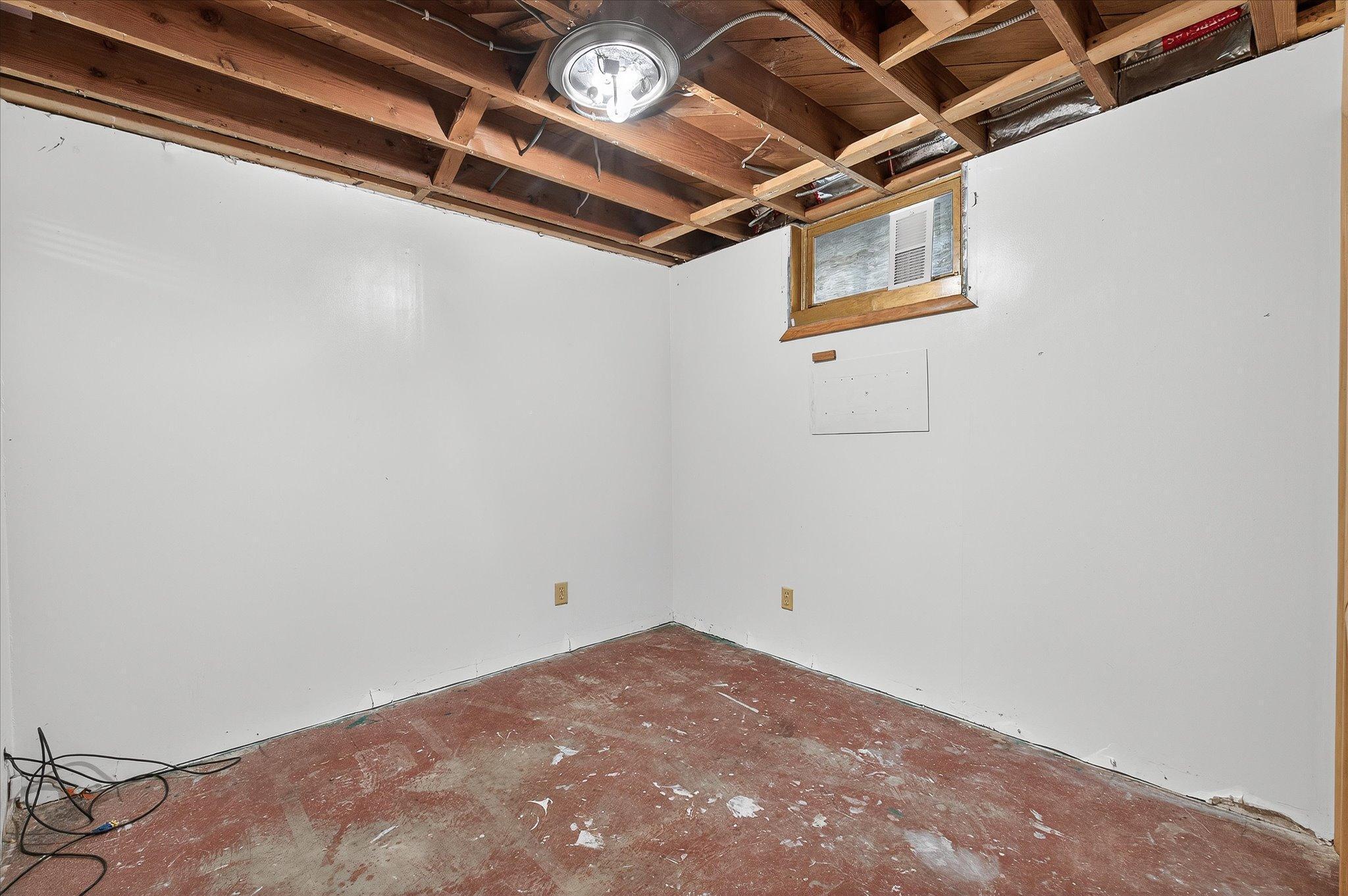 25-8519 Stevens Ave-25.jpg