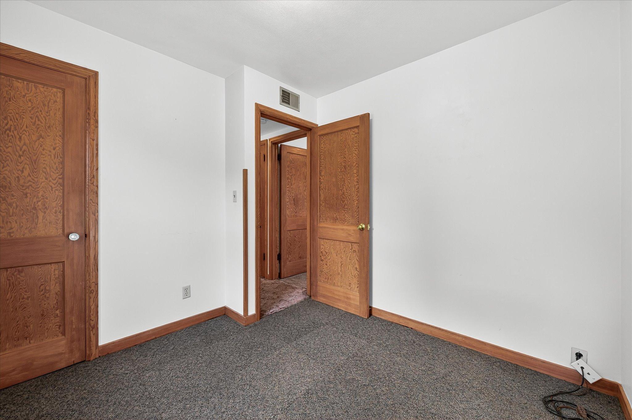 19-8519 Stevens Ave-19.jpg