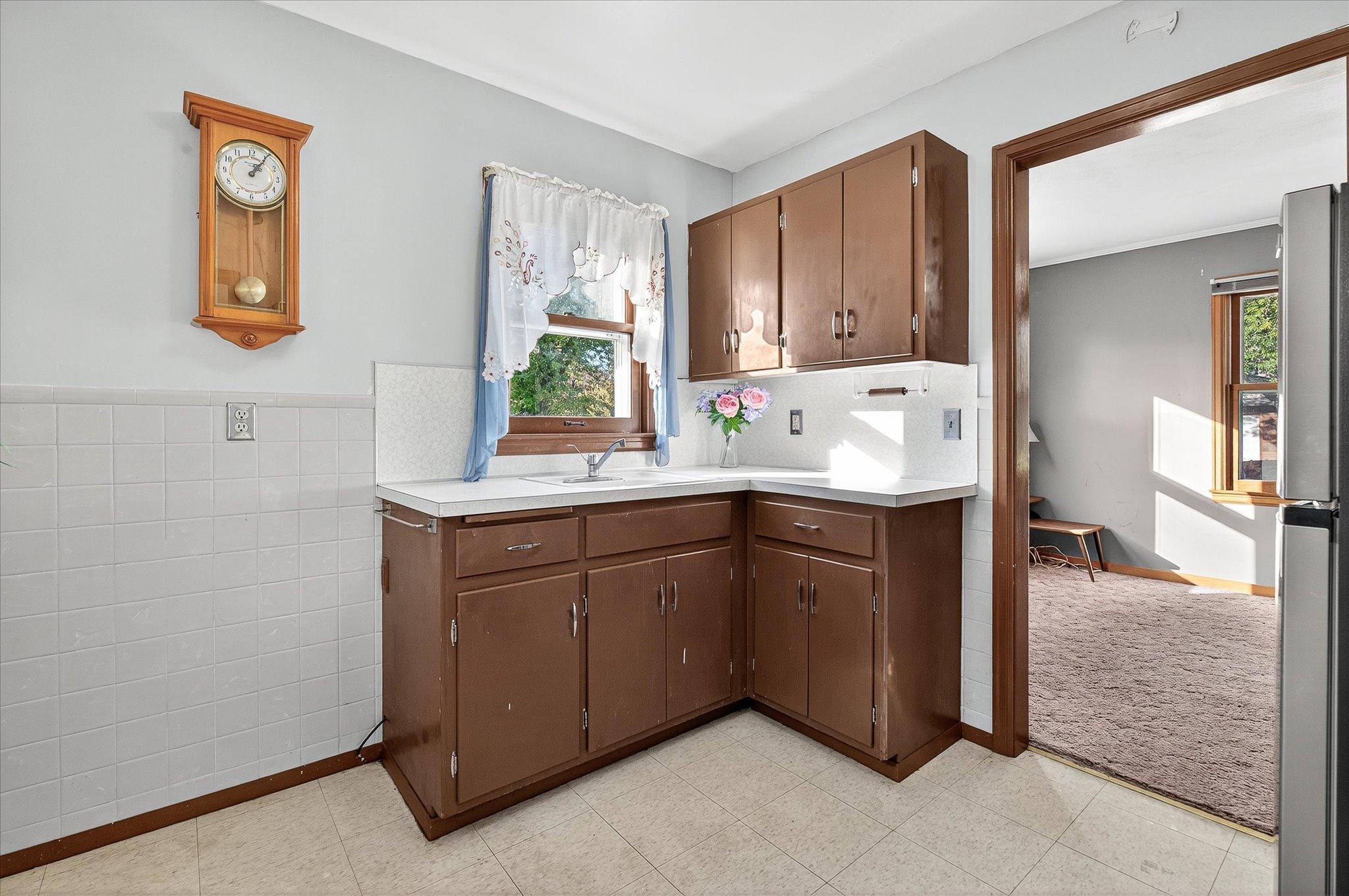 12-8519 Stevens Ave-12.jpg