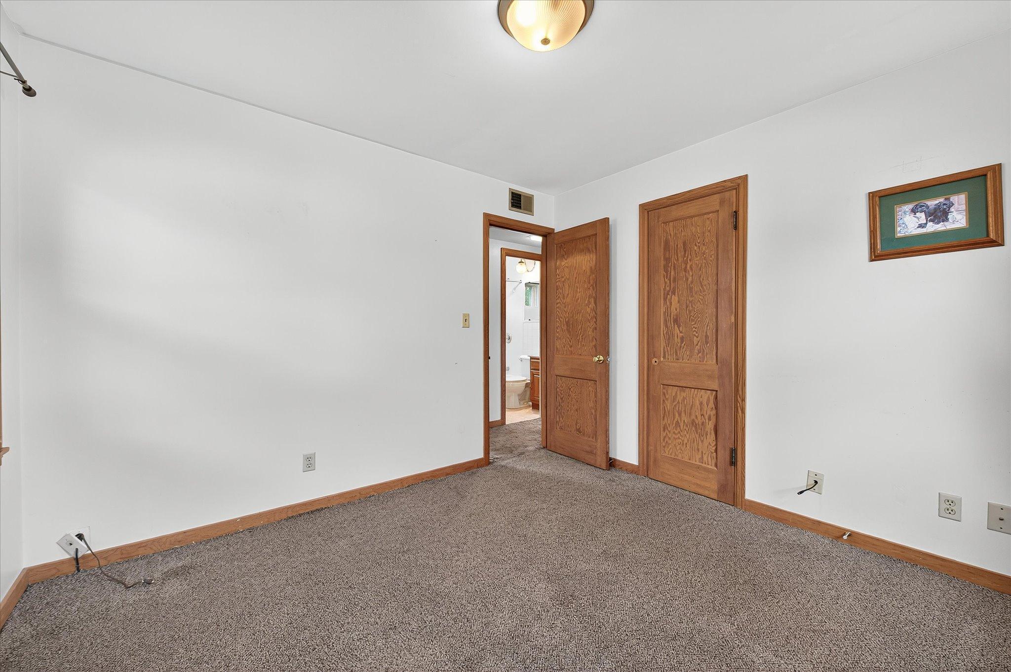 16-8519 Stevens Ave-16.jpg