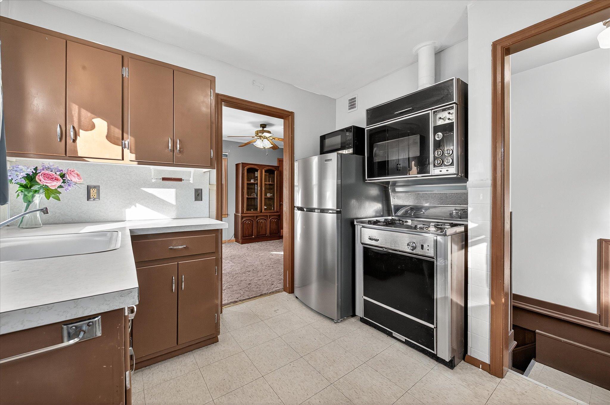 14-8519 Stevens Ave-14.jpg