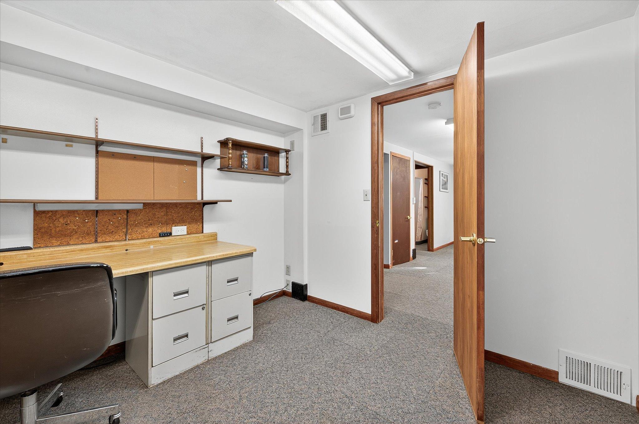 24-8519 Stevens Ave-24.jpg