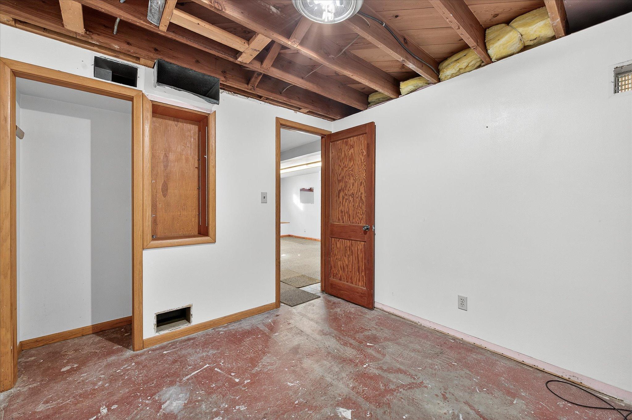 26-8519 Stevens Ave-26.jpg