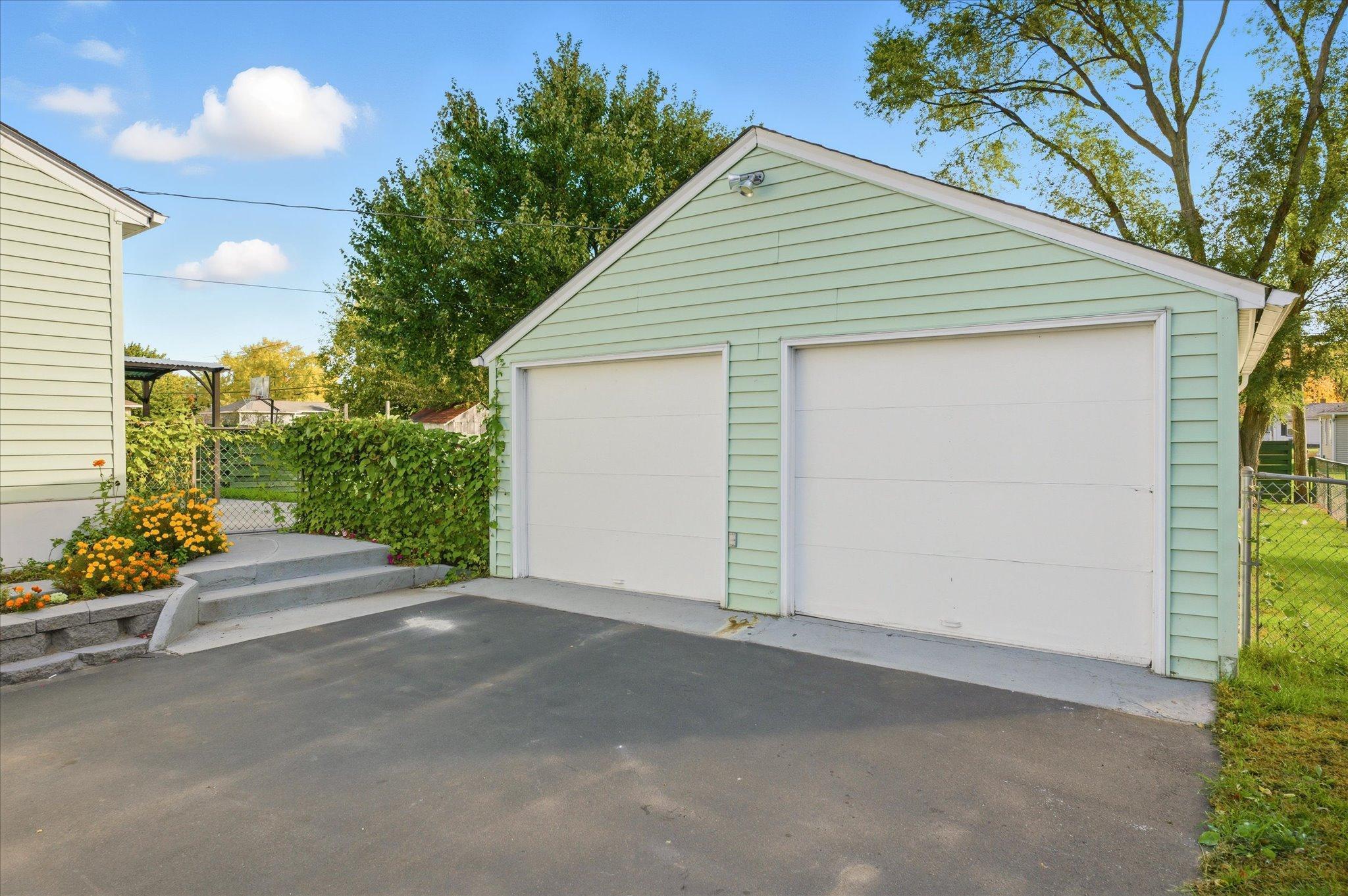 04-8519 Stevens Ave-4.jpg