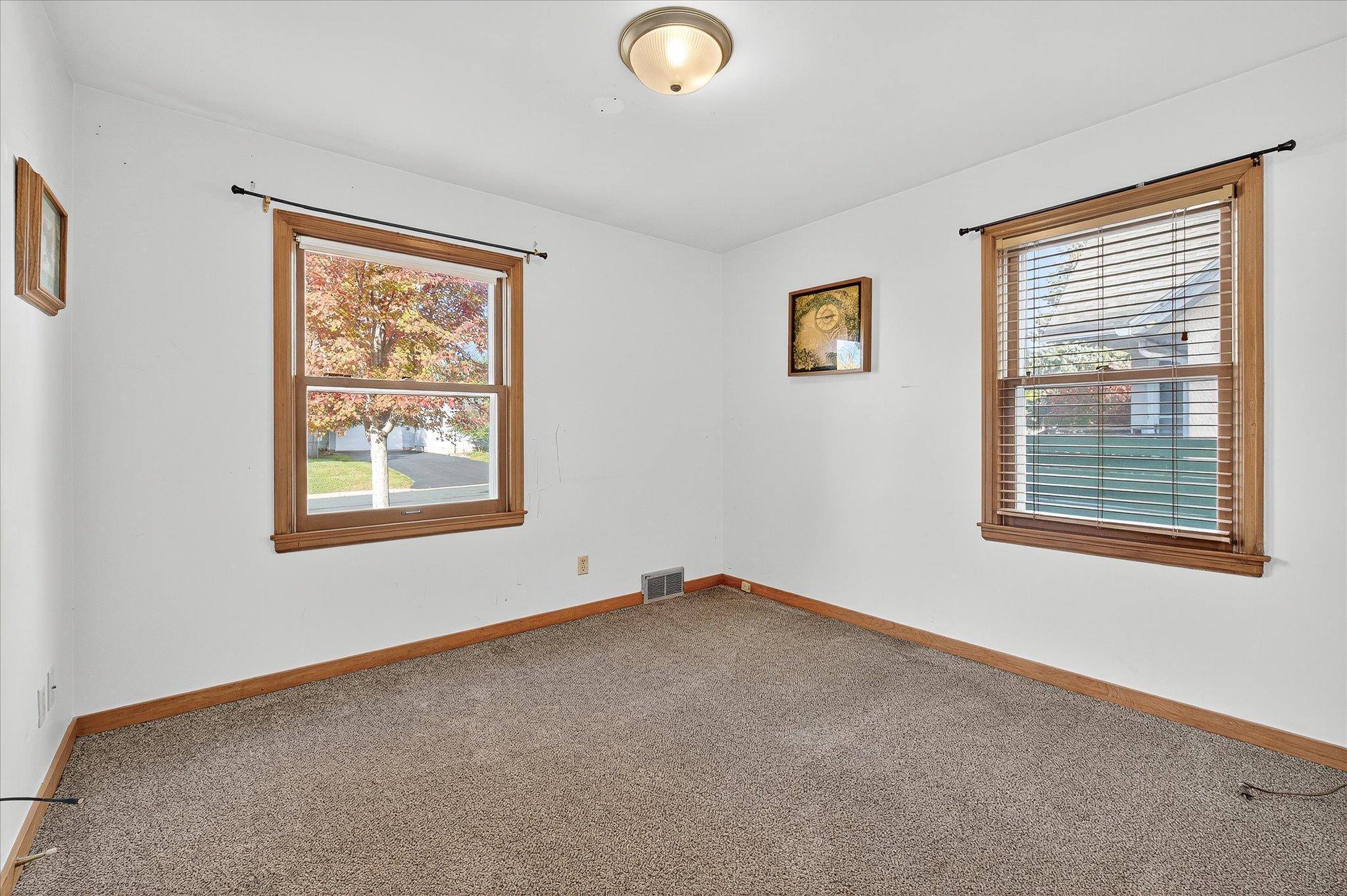 15-8519 Stevens Ave-15.jpg