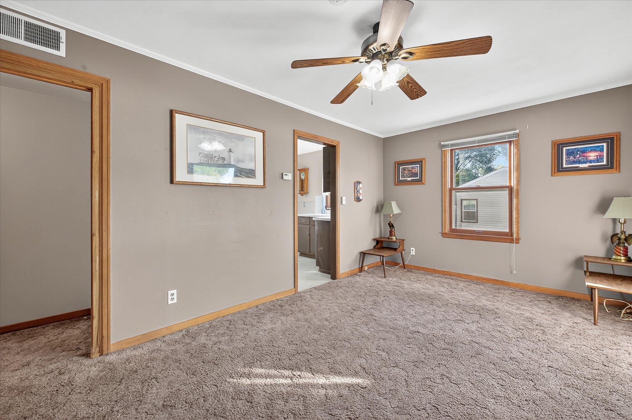 08-8519 Stevens Ave-8.jpg