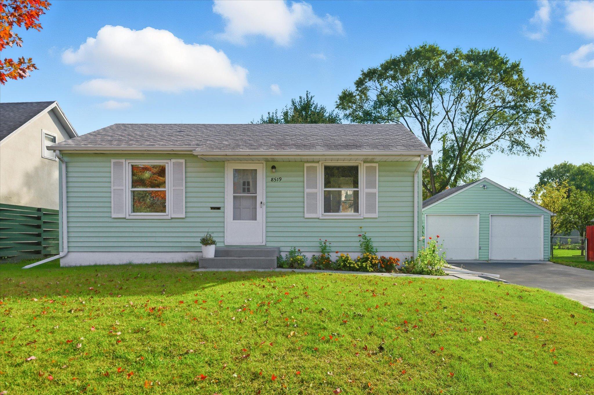 02-8519 Stevens Ave-2.jpg