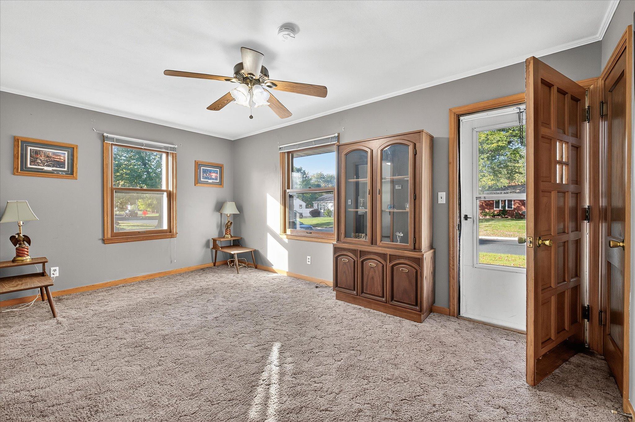 09-8519 Stevens Ave-9.jpg