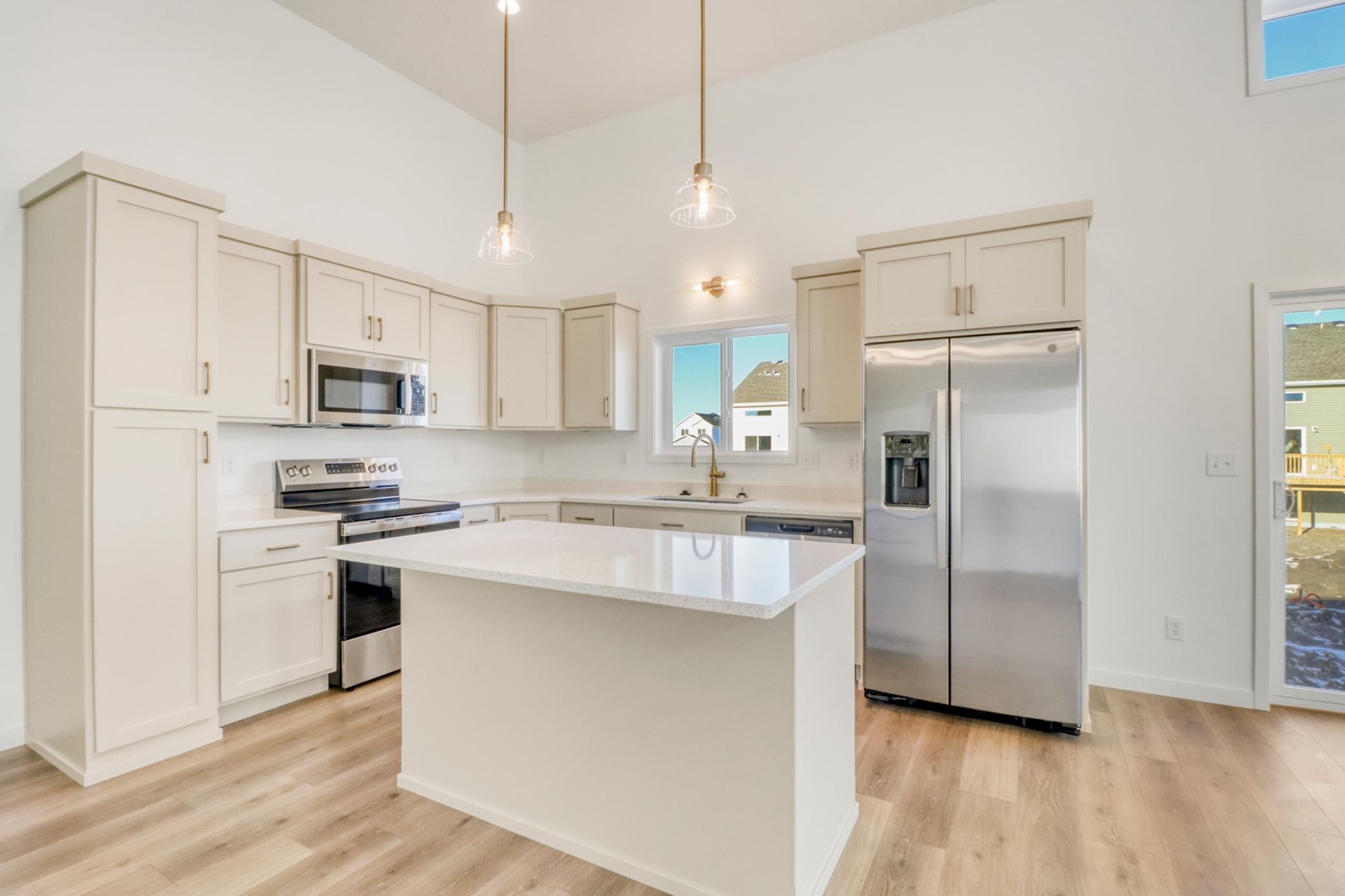 Kitchen1_1.JPG