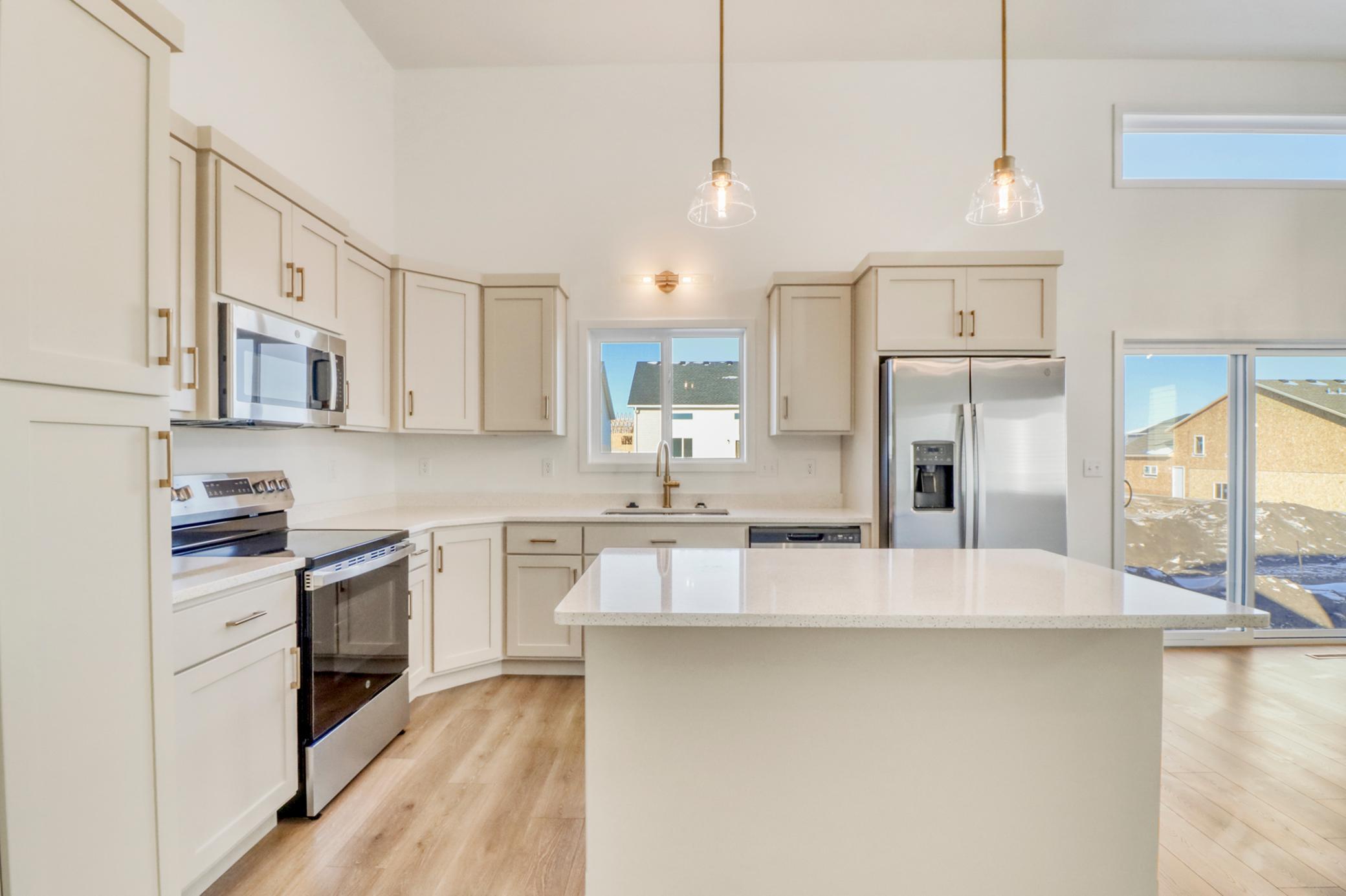 Kitchen1_2.JPG