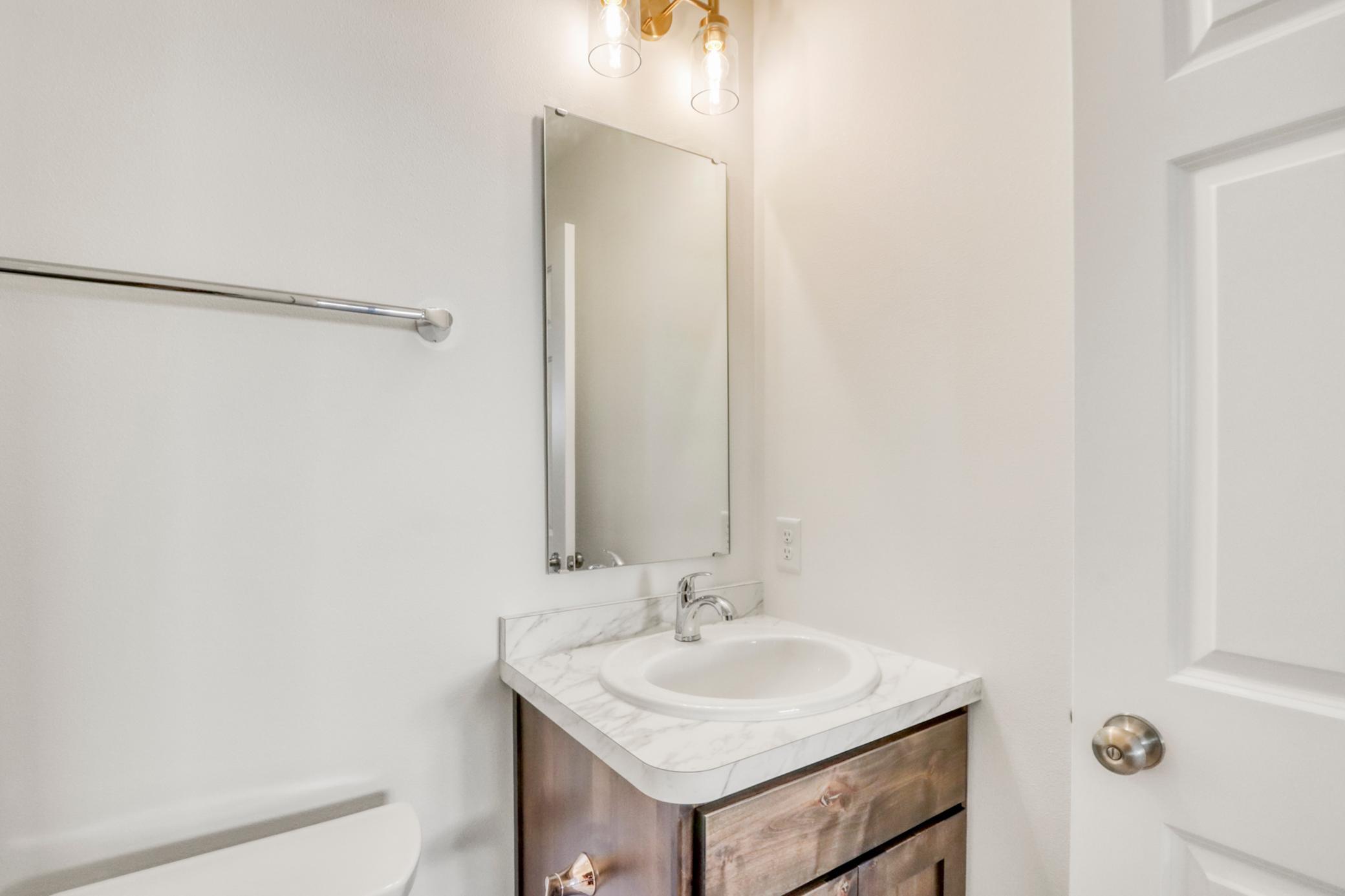 Basement Bathroom1_2.JPG