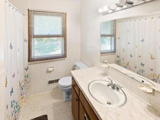 9020 Blaisdell Ave S Minneapolis MN 55420 USA-042-044-045-MLS_Size.jpg