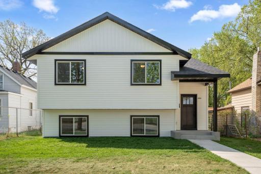 1094 7th Street E, Saint Paul, MN 55106