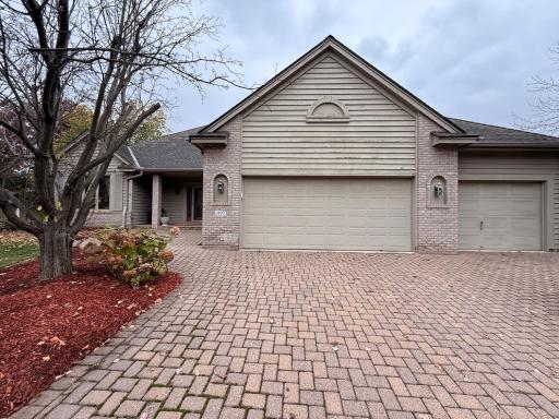 1497 Kings Wood Road, Saint Paul, MN 55122