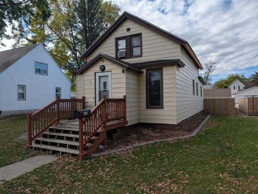 526 1st Avenue SE, Wells, MN 56097