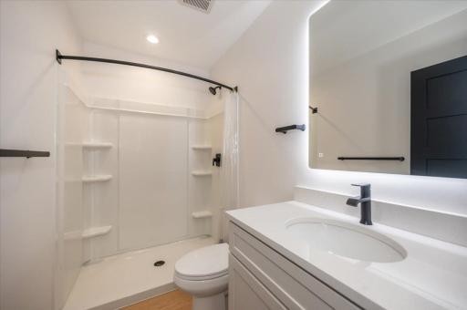 16-Guest Bathroom.jpg
