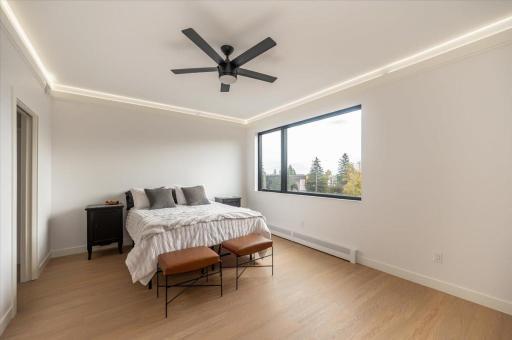 27-Master Bedroom.jpg