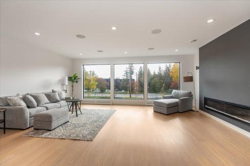 23-Living Room (3).jpg