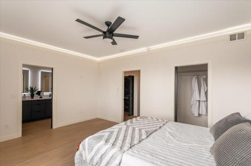 26-Master Bedroom (2).jpg