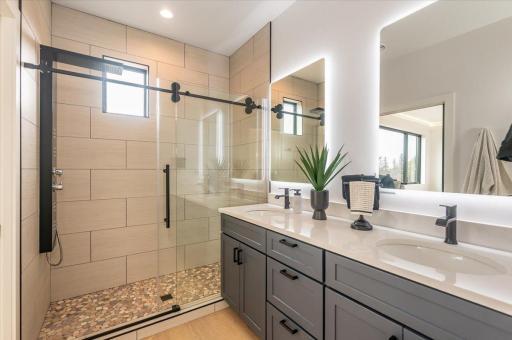 25-Master Bathroom.jpg
