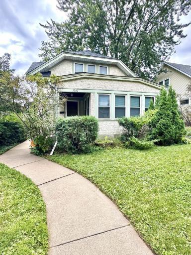 1082 Hawthorne Avenue E, Saint Paul, MN 55106