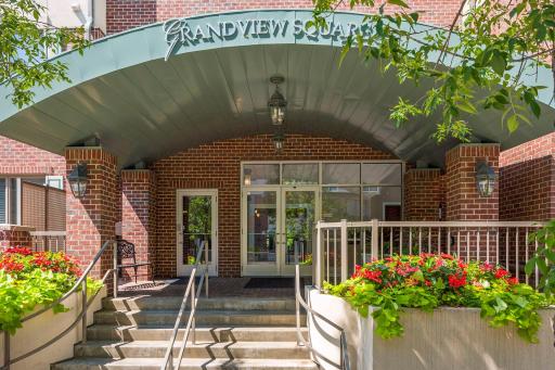 5250 Grandview Square, 2402, Edina, MN 55436
