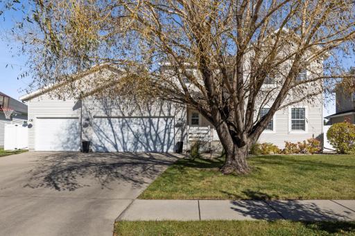 5592 Farmstead Court S, Fargo, ND 58104