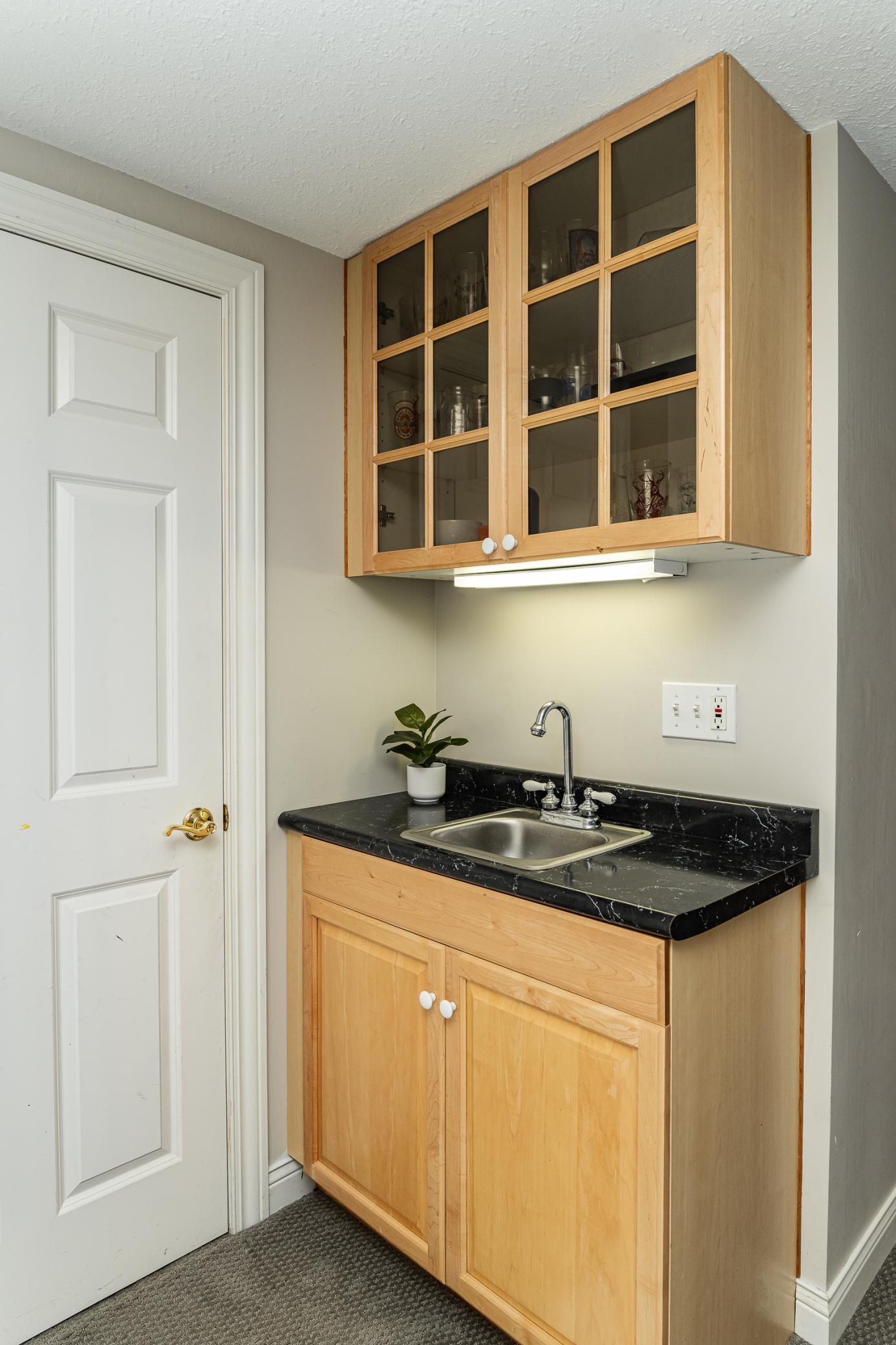 Wet bar/family room