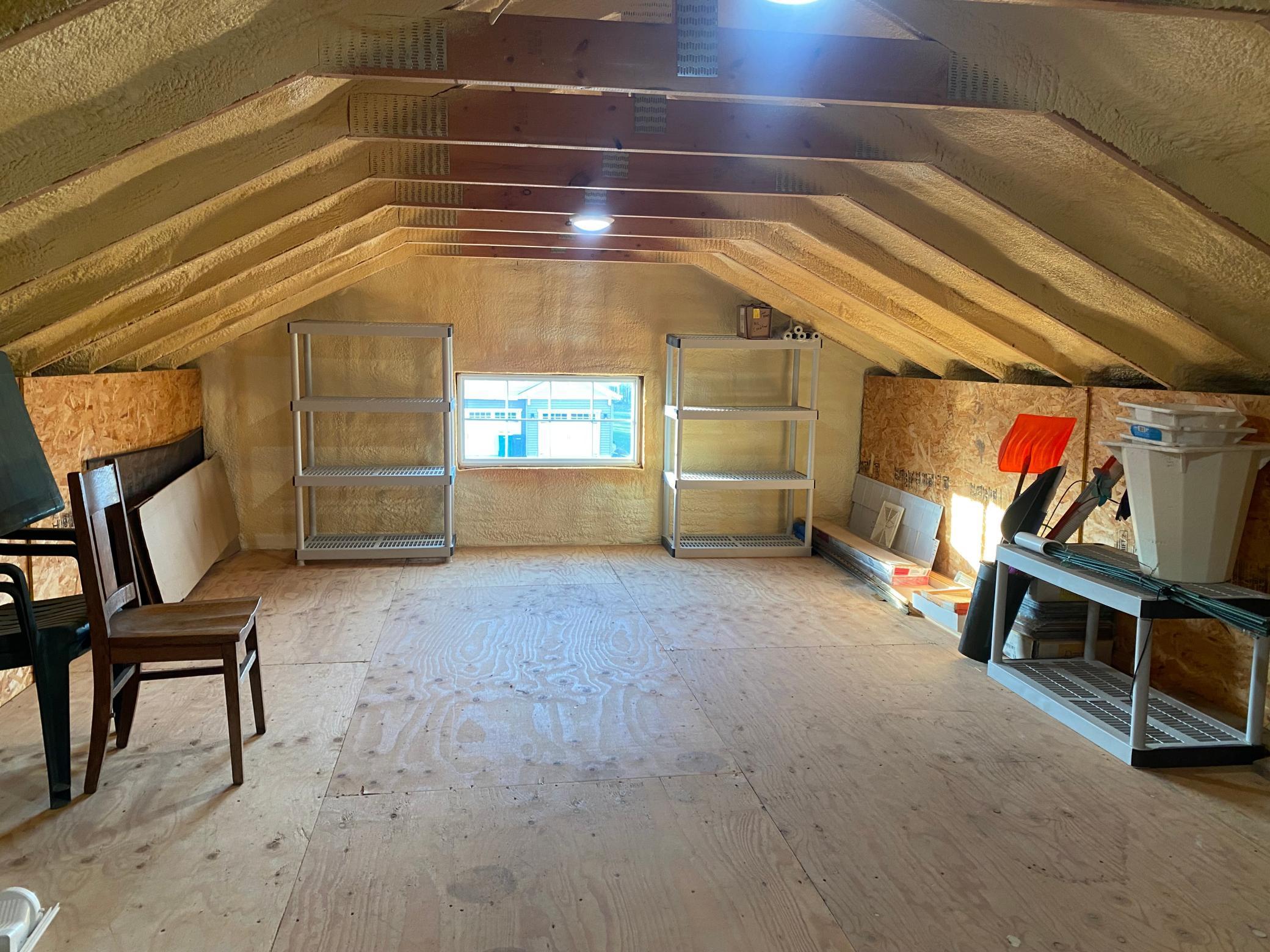 Bonus Storage-room above Garage