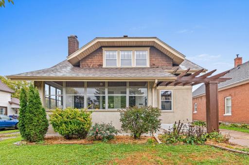 Photo for 436 Bay Street, Saint Paul, MN 55102 - listing #6804680 Welcome home! Charming 2bd/2ba in sought after neighborhood! Walk to all your favorite restaurants, shops and lounges.