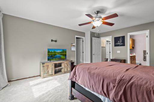 Bath on right, hall in center, walk-in closet on left.