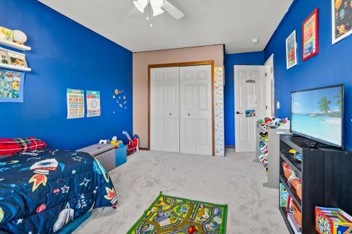Bright and cheerful with double closets and a ceiling fan.
