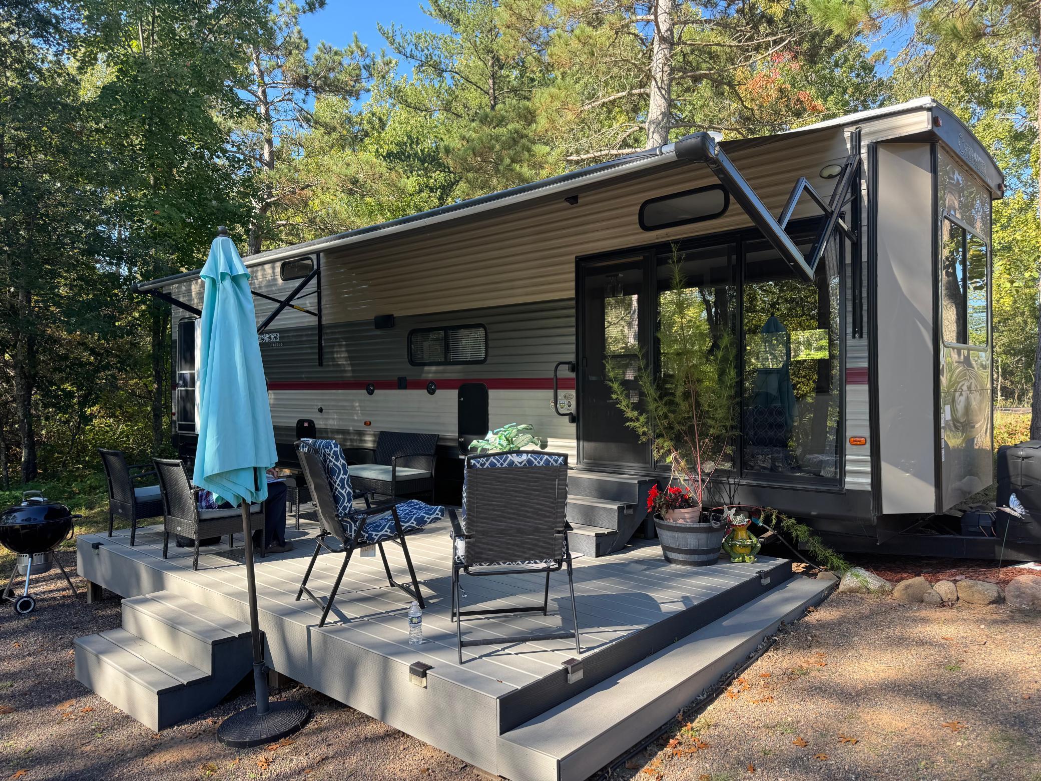 2019 40' Cherokee Destination Camper Trailer