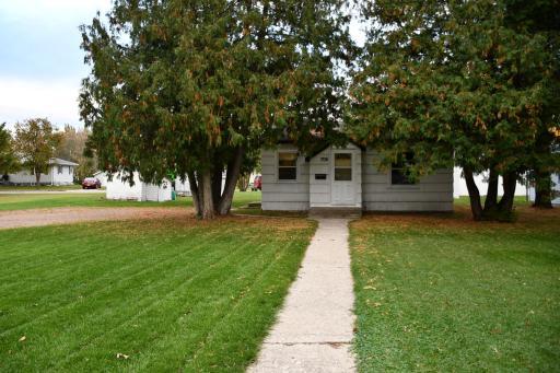 706 Dewey Avenue N, Thief River Falls, MN 56701