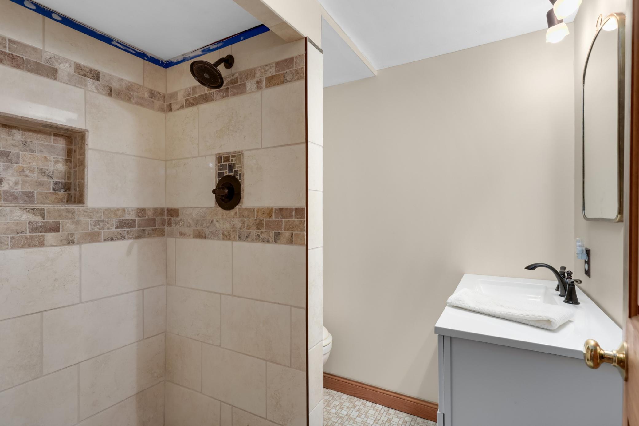 Lower level 3/4 bath