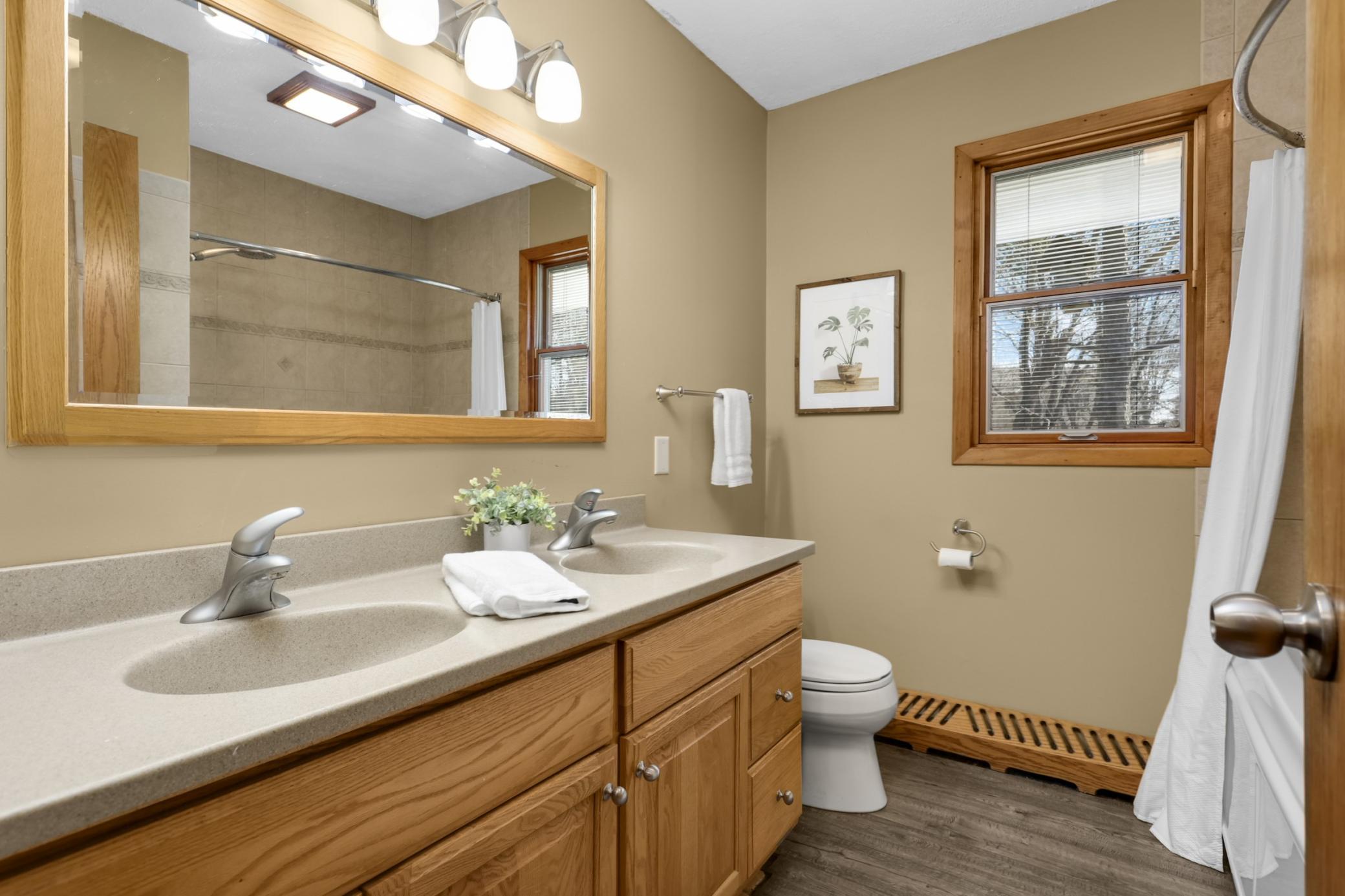 Upper level full bath with 2 sinks and jetted tub