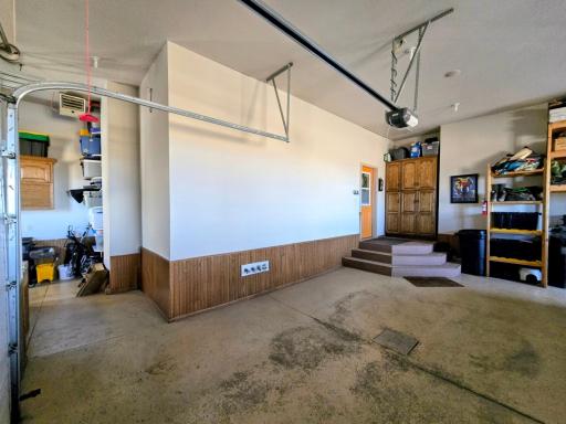 Access to additional single garage 13 x 28