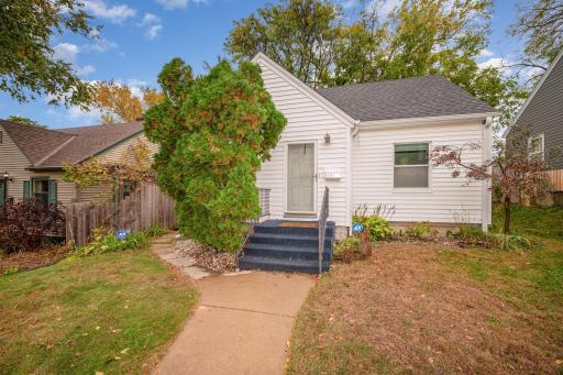 37 Queen Avenue S, Minneapolis, MN 55405
