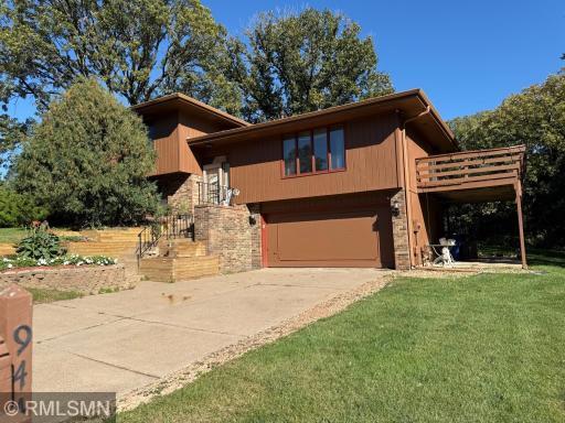 944 Pine View Court, Saint Paul, MN 55119